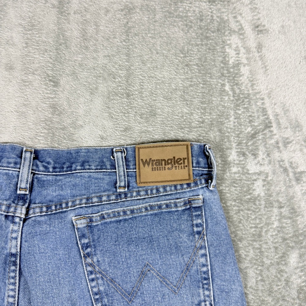 Vintage Wrangler Mens 38x30 Rugged Wear Jeans Light Wash Denim Straight Leg - Picture 4 of 8